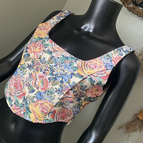 Floral Tapestry Crop Top - Picture 4 of 10